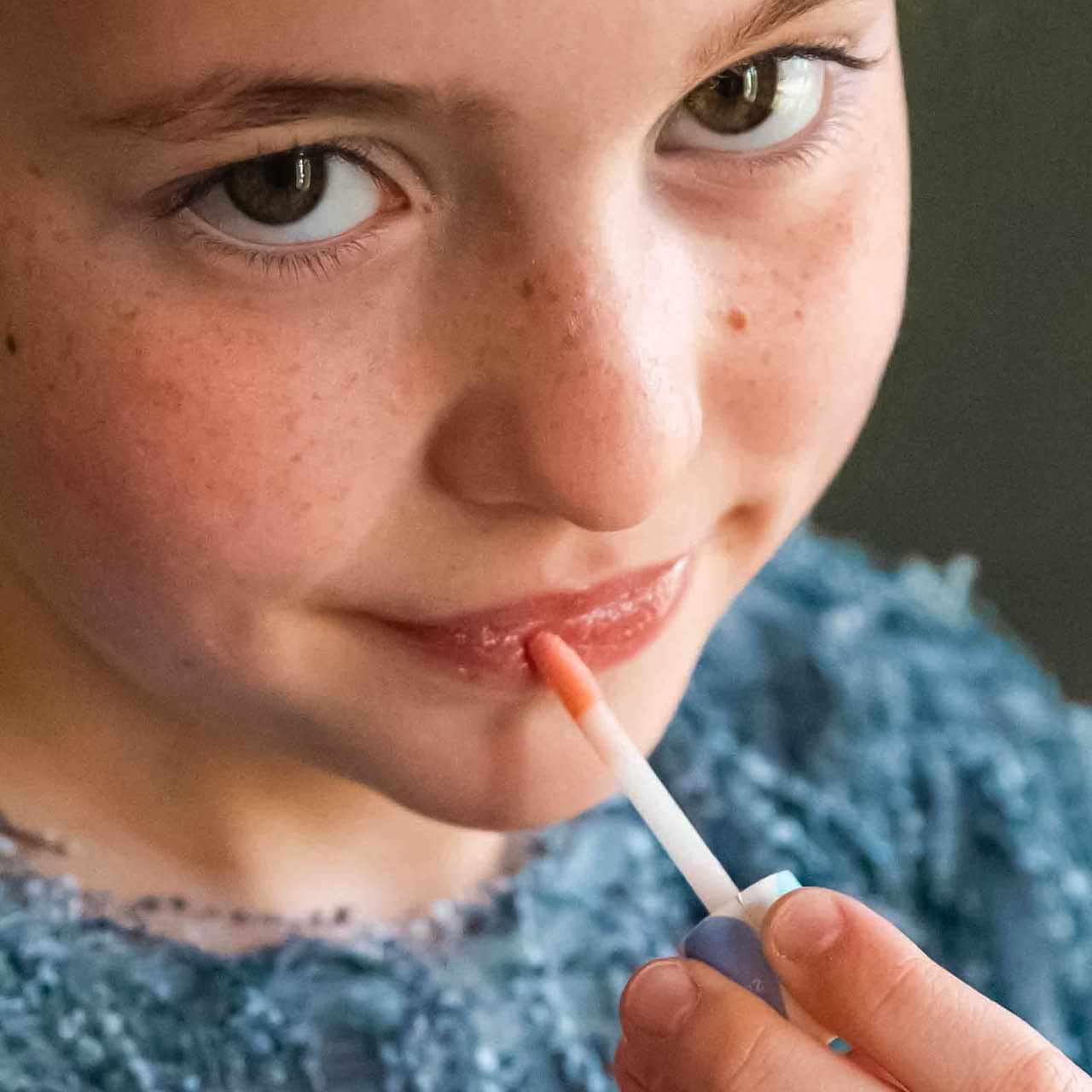 Bio Lipgloss für Kinder in Glitzer Rosa mit Pfirsichduft