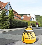 3D-Straßenwarnschild "Spielende Kinder"