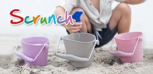 Scrunch Bucket und Sandförmchen – Sandspielzeug aus Silikon