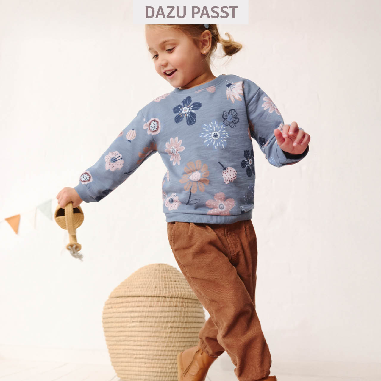 Weiches Baby Sweatshirt große Blumen rauchblau