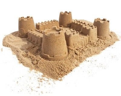 Sandburg gebaut mit dem Sandspielzeug von Spielstabil