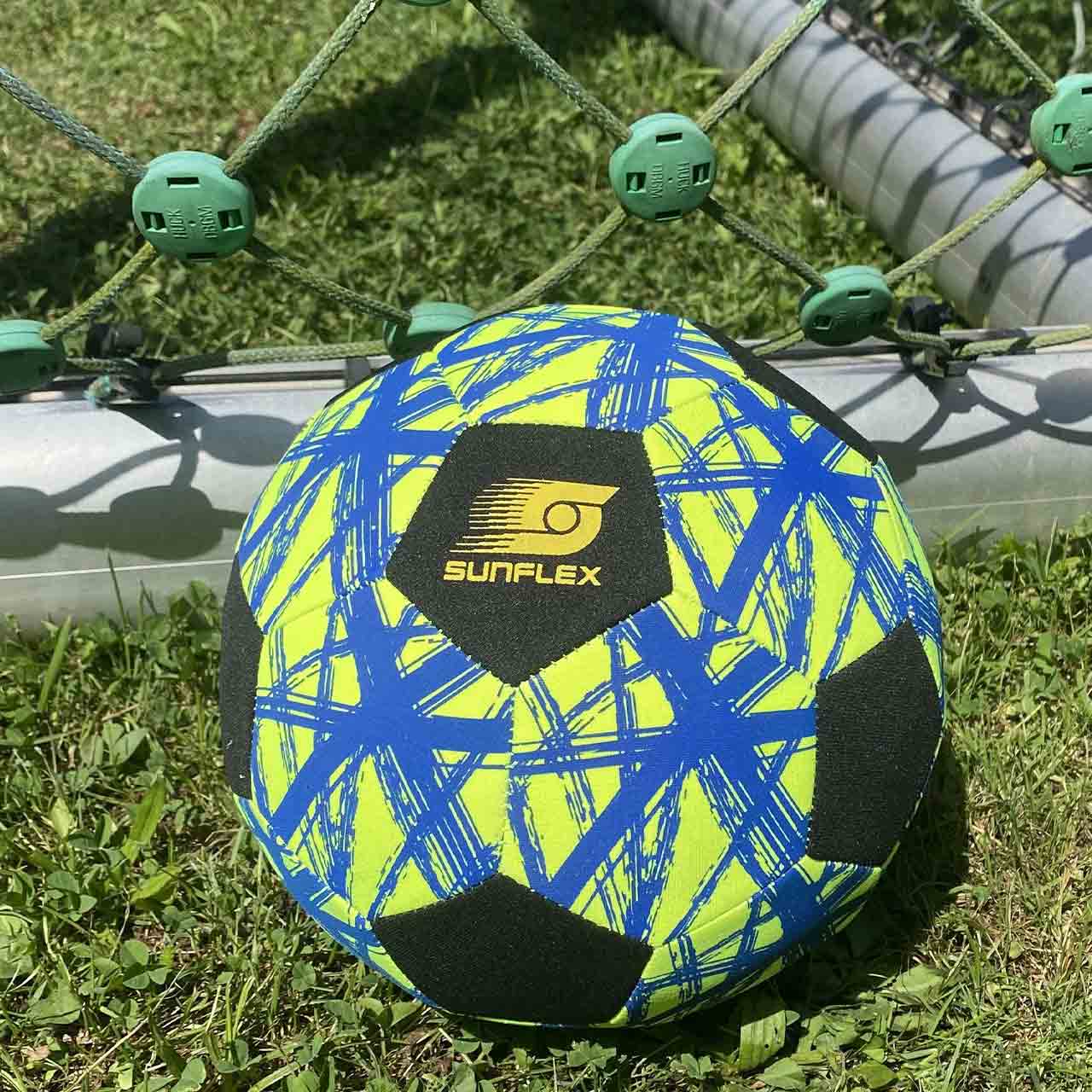 Leichter Neopren Fußball für Strand und Wasser 23 cm