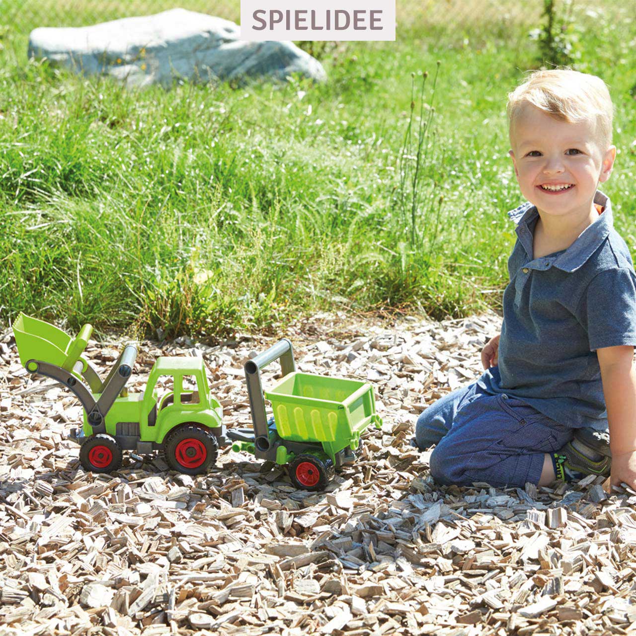 Traktor Kunststoff Holz Gemisch - verzinkte Stahlachsen grün