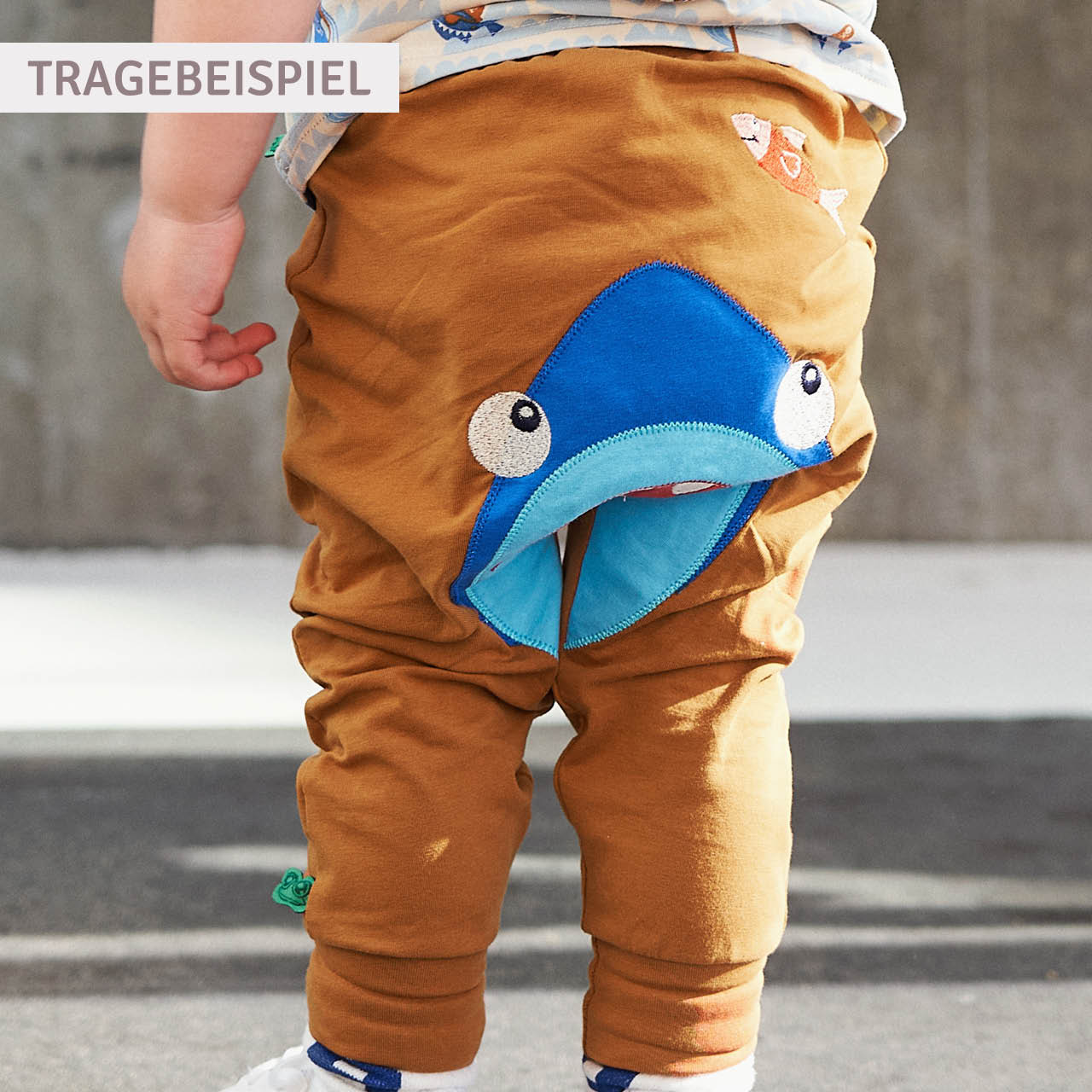 Weiche Krabbelhose Piratenschiffe creme-hellblau