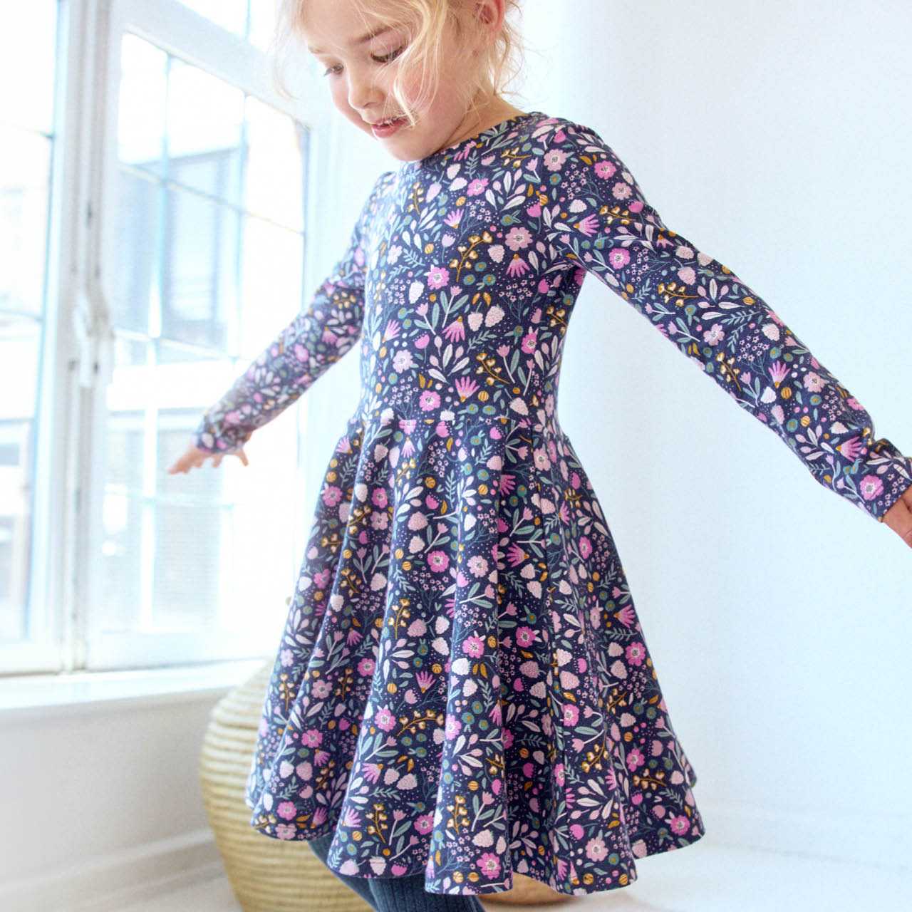 Langarm Flatterkleid Herbstblüten dunkelblau