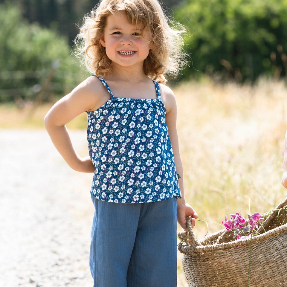 Sommer Shirt Musselin ohne Arm Blumen blau