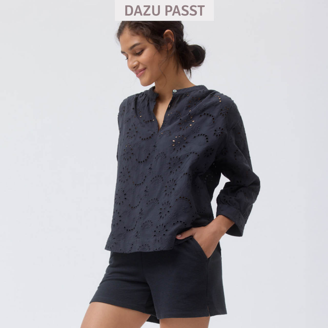 Edel bestickte Damen Bluse dunkelblau