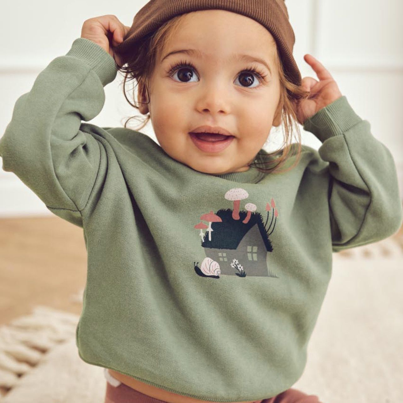Cooles Baby Sweatshirt Häuschen khaki