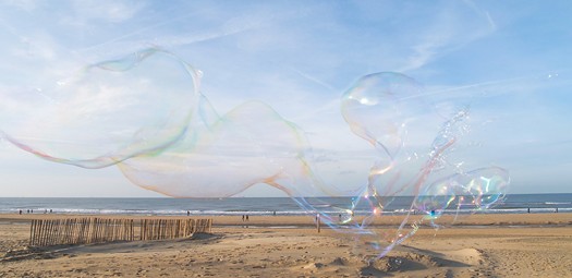 Riesenseifenblasen am Strand