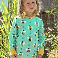 Mädchen mit Bienen Shirt