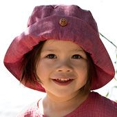 Mädchen mit lila Hut