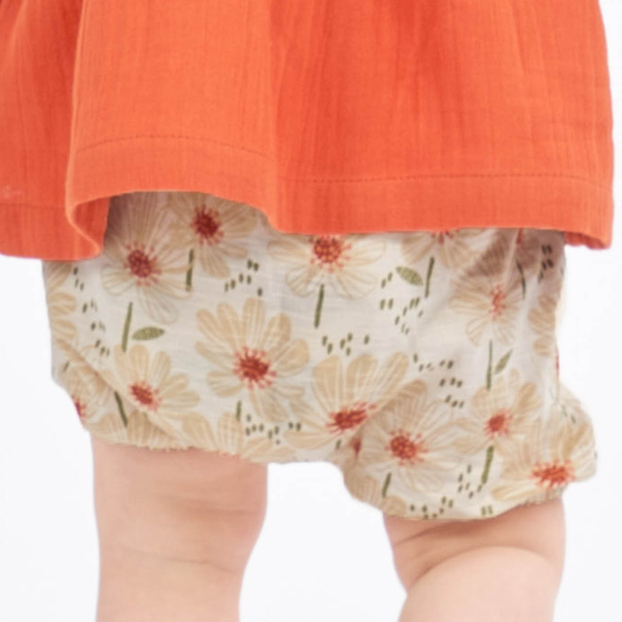 Bequeme Babyshorts Blumen beige